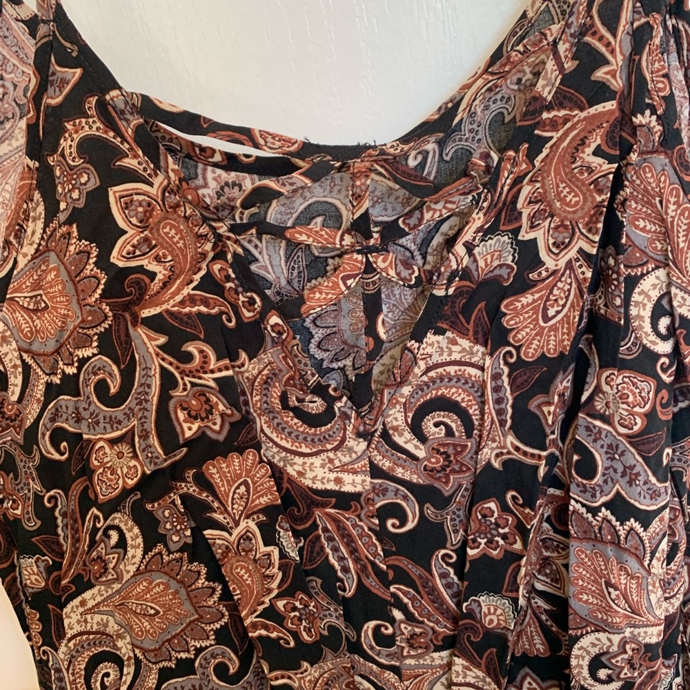 Forever 21 paisley cropped cami with back cutout